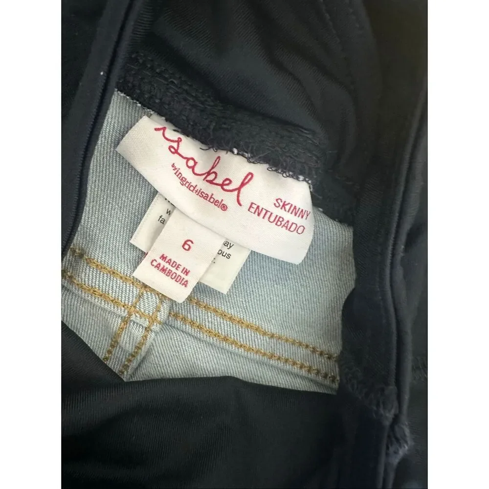 Ingrid & Isabel Maternity Light Wash Over the Belly Skinny Jeans Size 6 New
